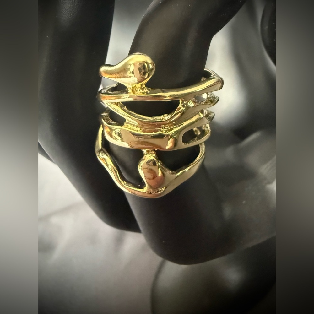 Elegant 18K Gold-Plated Women's Ring NWOT